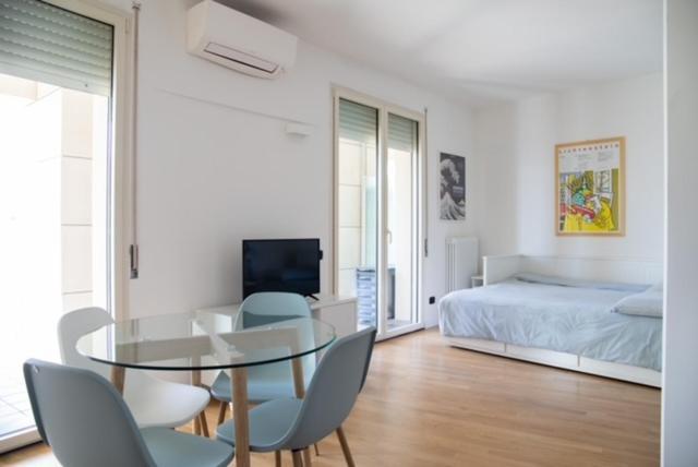 Grande Monolocale Con Parcheggio Interrato Incluso Apartment Genoa Bagian luar foto
