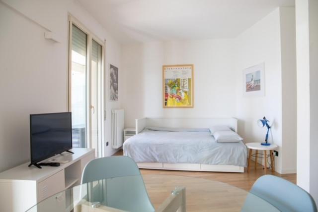 Grande Monolocale Con Parcheggio Interrato Incluso Apartment Genoa Bagian luar foto