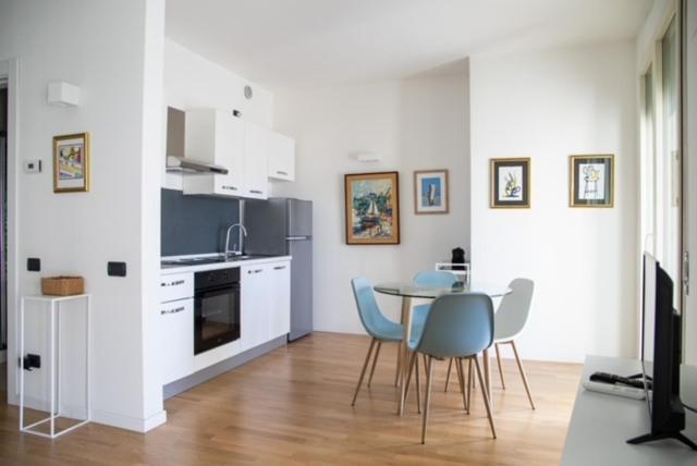 Grande Monolocale Con Parcheggio Interrato Incluso Apartment Genoa Bagian luar foto