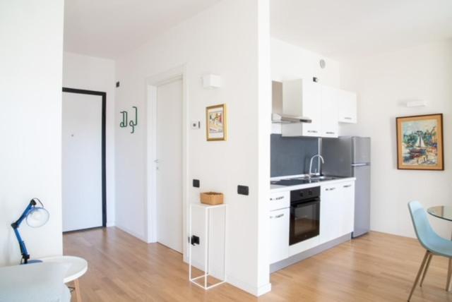 Grande Monolocale Con Parcheggio Interrato Incluso Apartment Genoa Bagian luar foto